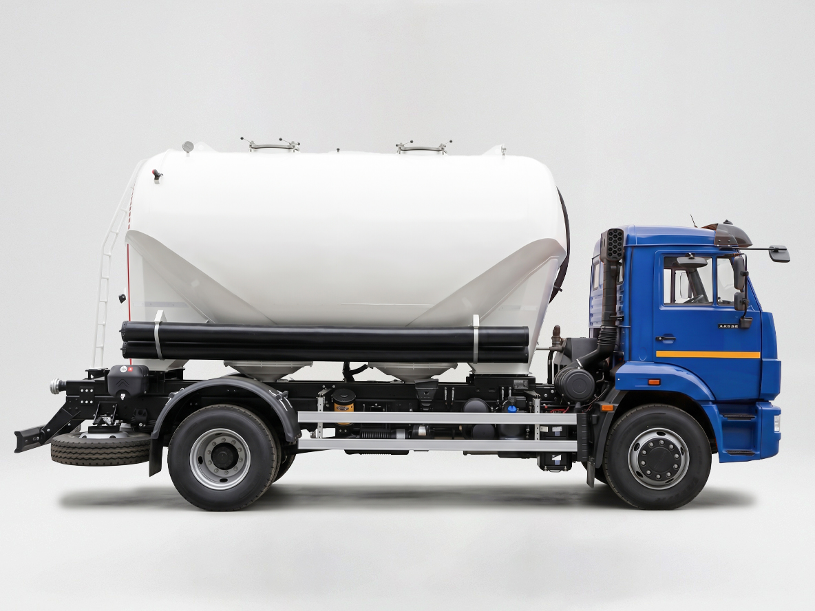 Кормовоз с пневмовыгрузкой 13м³ на шасси КАМАЗ-43253