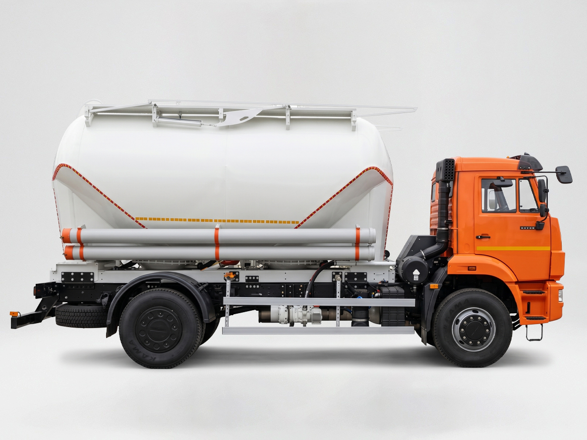 Кормовоз с пневмовыгрузкой 13м³ на шасси КАМАЗ-53605